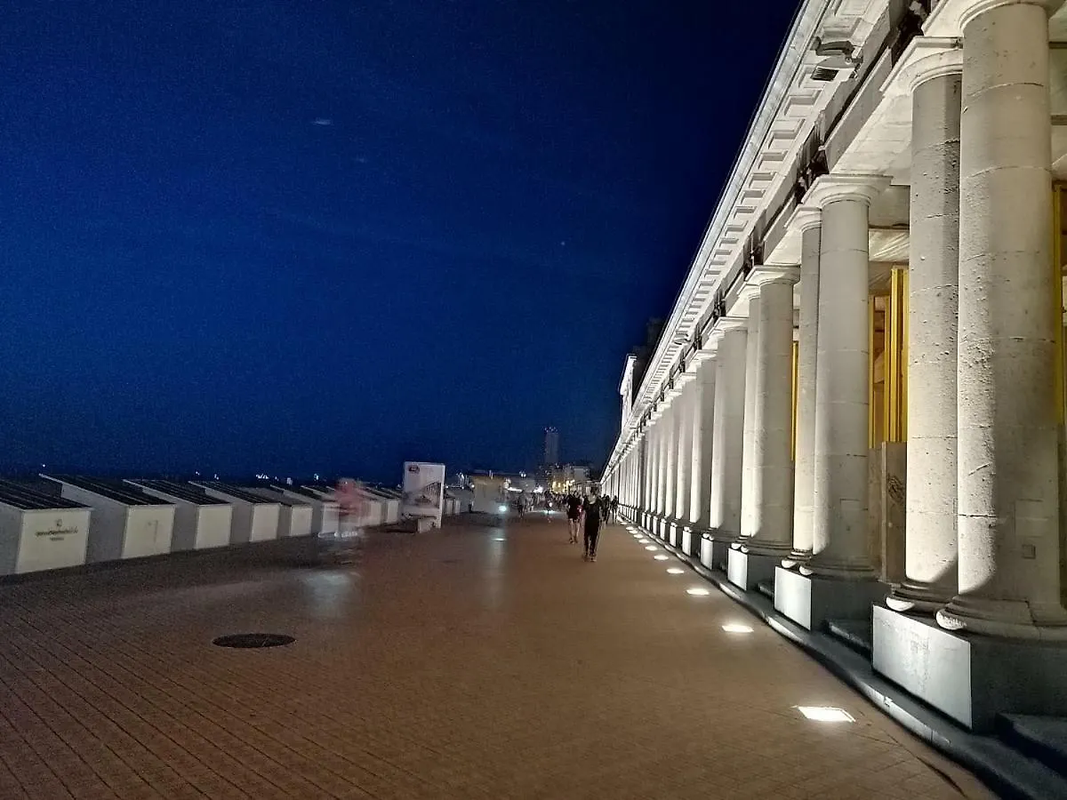 Large Apartment 800M From The Beach 90 Square Meters Ostende
